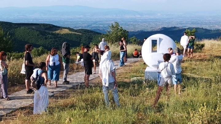 Ξενάγηση των τουριστών με τη χρήση κινητών τηλεφώνων